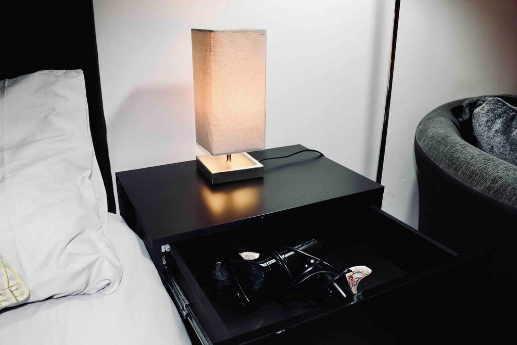 Modern City Central Studio Apt Birmingham Bagian luar foto