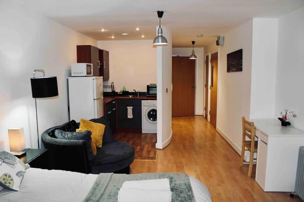 Modern City Central Studio Apt Birmingham Bagian luar foto